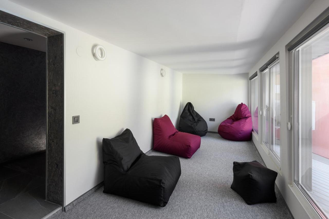 Apart Hotel Fusion Chernivtsi Exterior foto