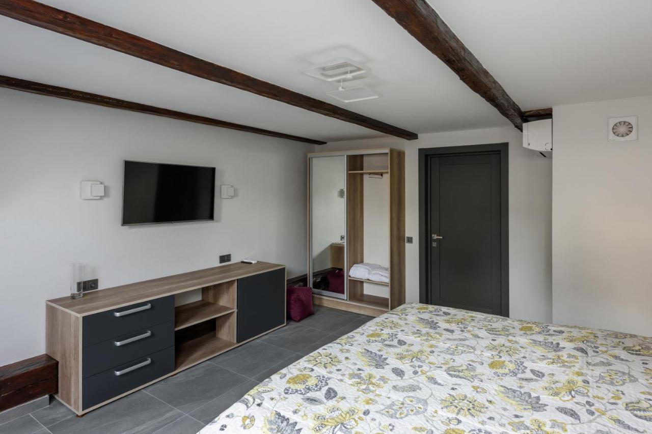 Apart Hotel Fusion Chernivtsi Exterior foto